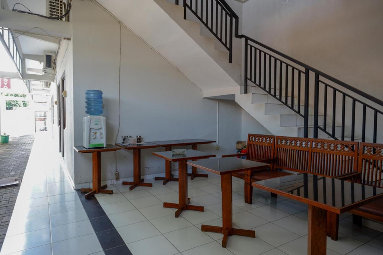Hotel Reddoorz Near Stasiun Tawang 2*