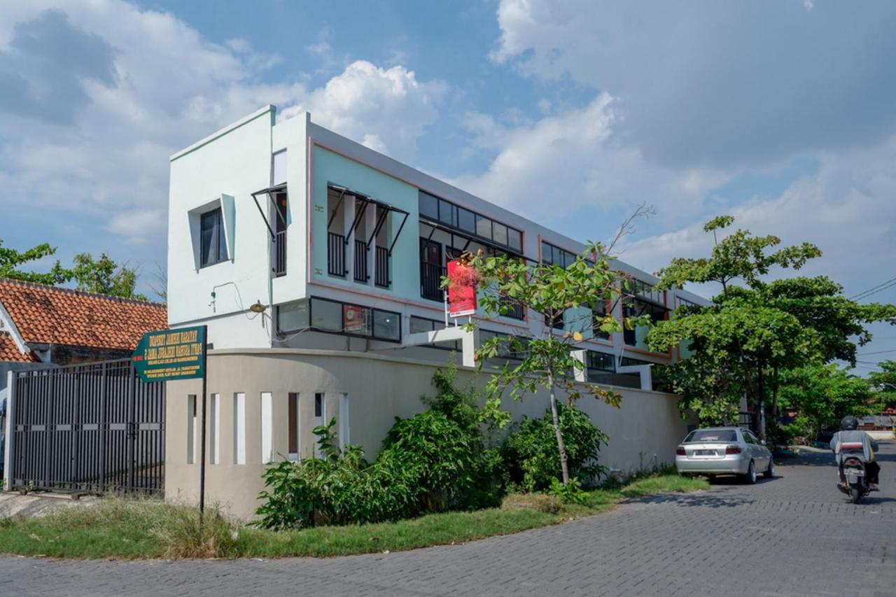 Hotel Reddoorz Near Stasiun Tawang