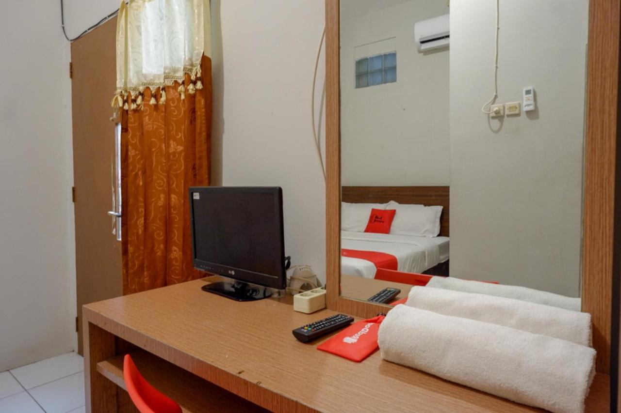 Reddoorz Near Stasiun Tawang 2*