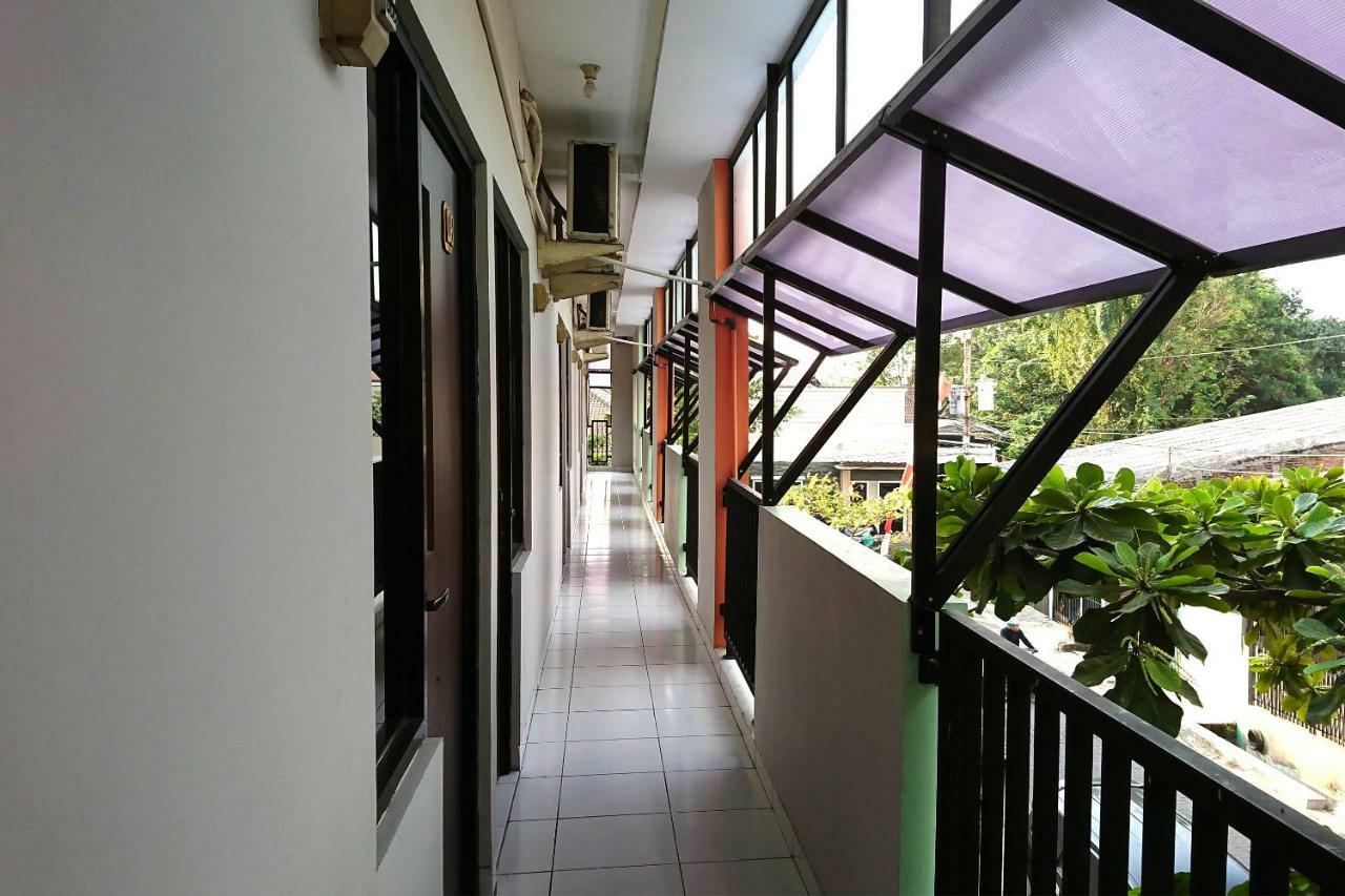 Reddoorz Near Stasiun Tawang Hotel